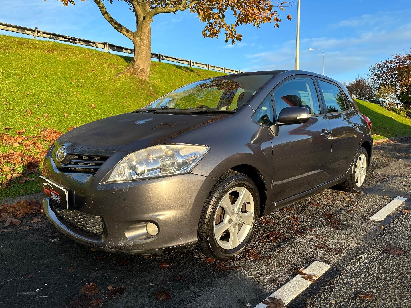 Toyota Auris HATCHBACK in Down