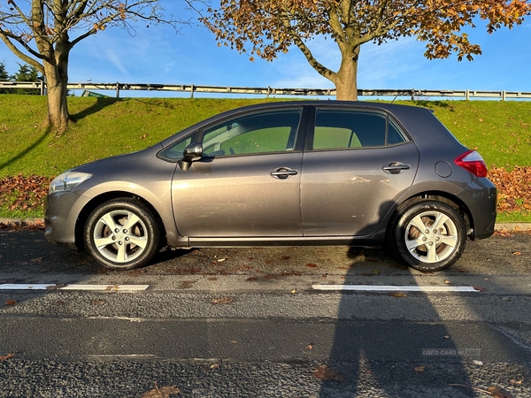 Toyota Auris HATCHBACK in Down