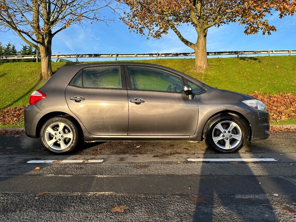 Toyota Auris HATCHBACK in Down