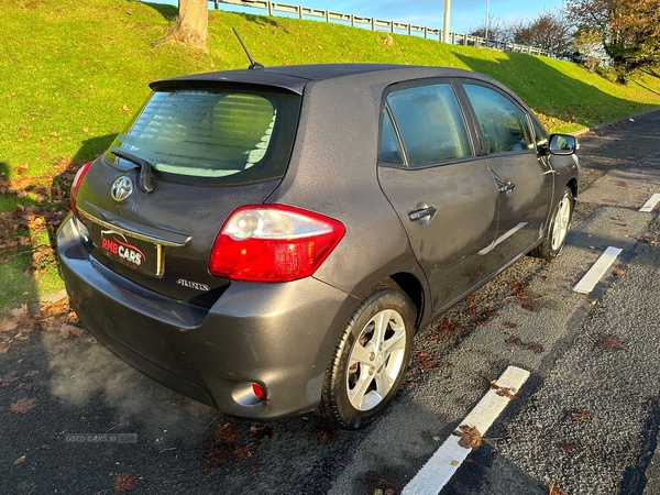 Toyota Auris HATCHBACK in Down