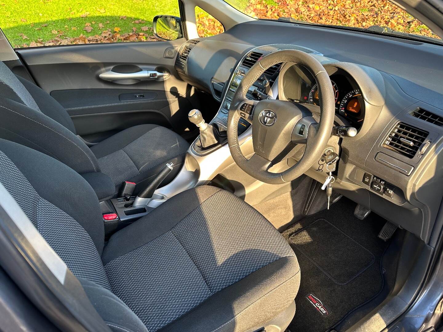 Toyota Auris HATCHBACK in Down