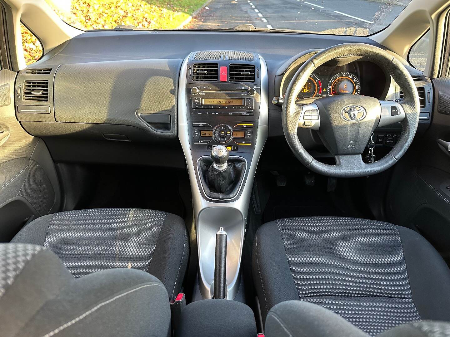 Toyota Auris HATCHBACK in Down