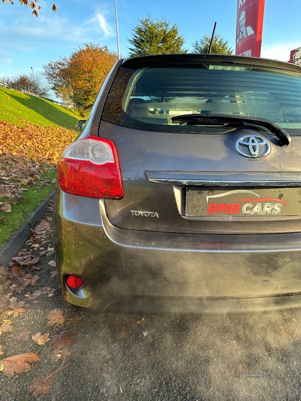 Toyota Auris HATCHBACK in Down