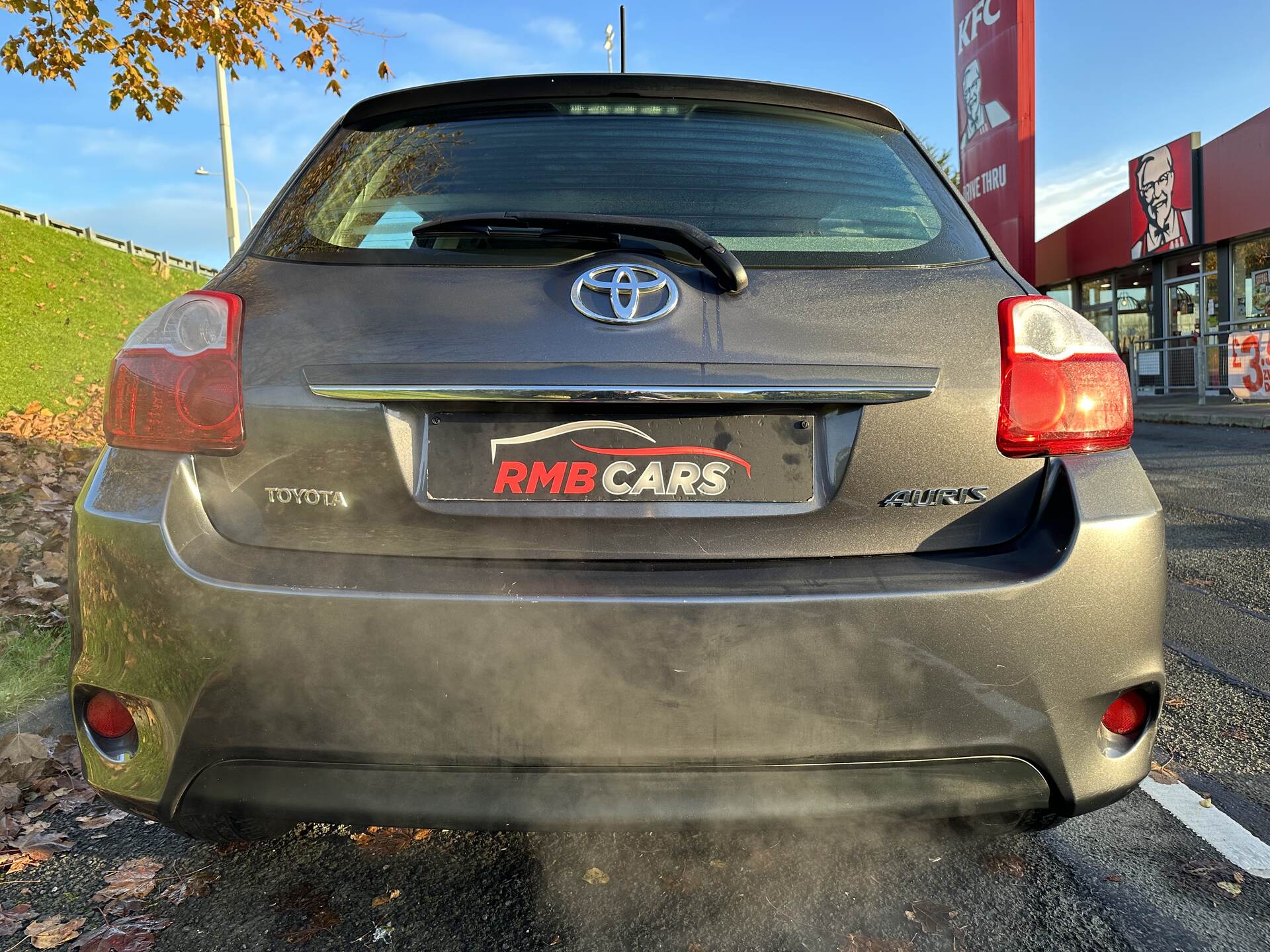 Toyota Auris HATCHBACK in Down