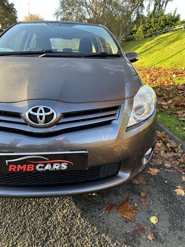 Toyota Auris HATCHBACK in Down