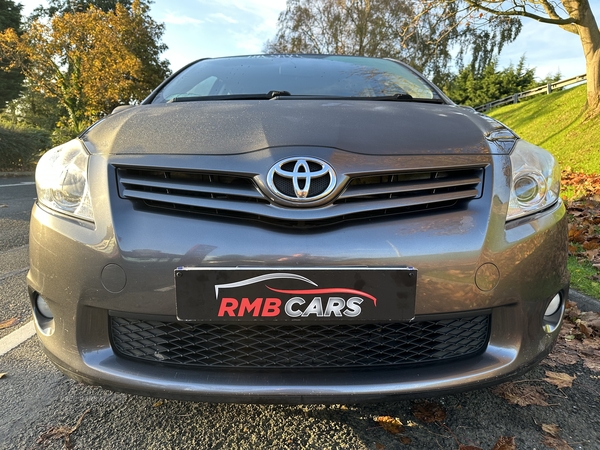 Toyota Auris HATCHBACK in Down