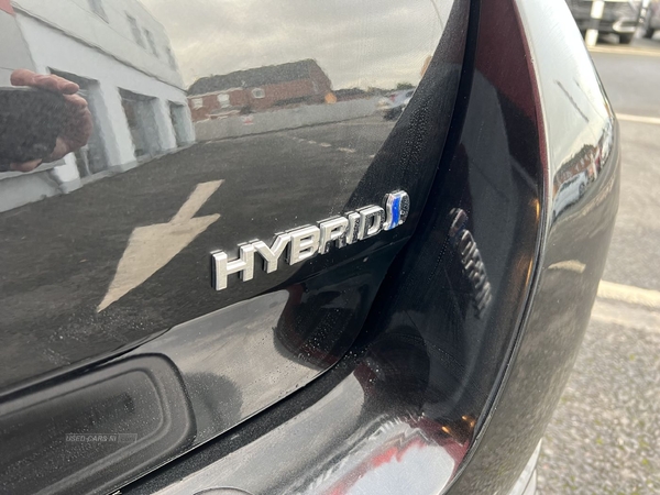 Toyota Auris EXCEL ESTATE HYBRID 1.8 VVT-I 136BHP CVT AUTO in Armagh