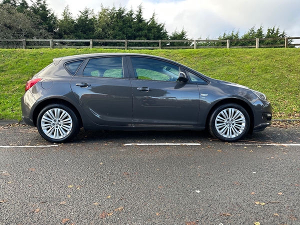 Vauxhall Astra HATCHBACK SPECIAL EDS in Down