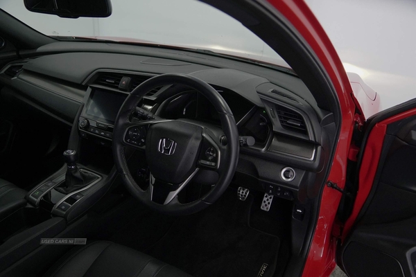 Honda Civic 1.0 VTEC Turbo EX Euro 6 (s/s) 5dr in Down