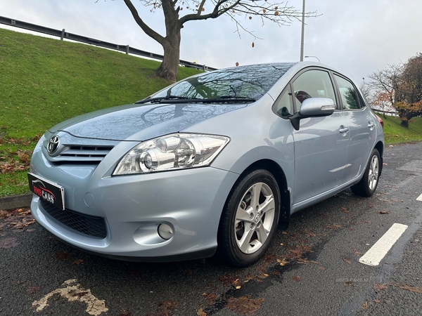 Toyota Auris HATCHBACK in Down