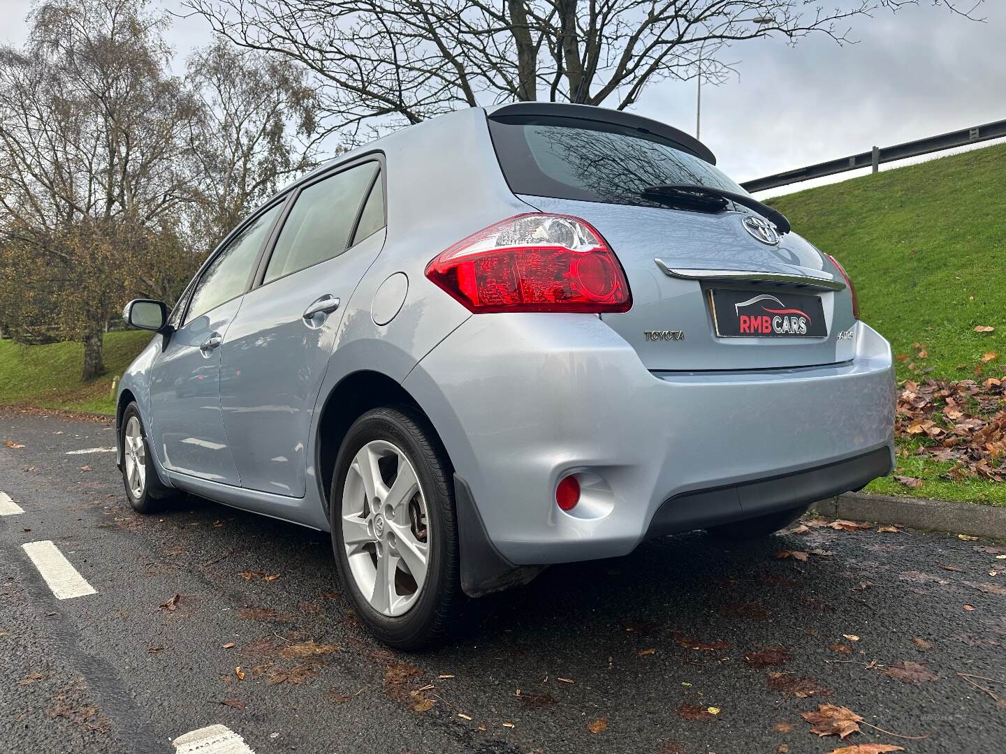 Toyota Auris HATCHBACK in Down