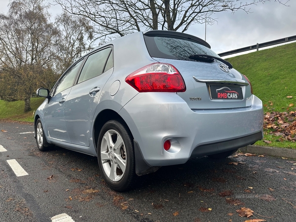 Toyota Auris HATCHBACK in Down