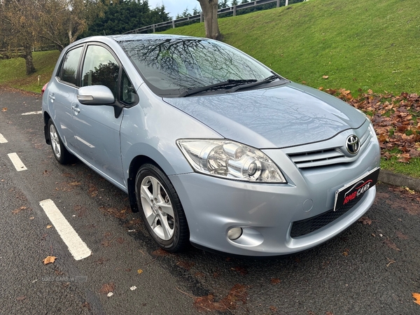 Toyota Auris HATCHBACK in Down