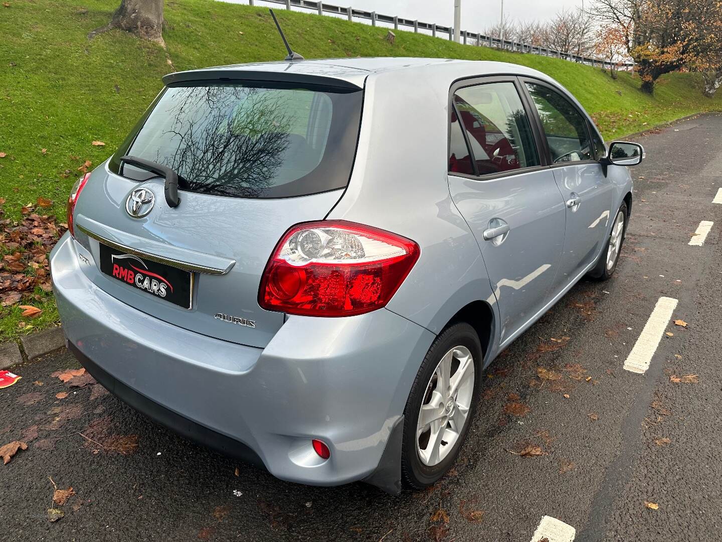 Toyota Auris HATCHBACK in Down