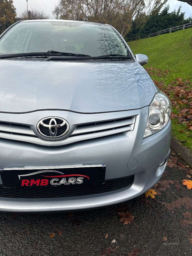 Toyota Auris HATCHBACK in Down