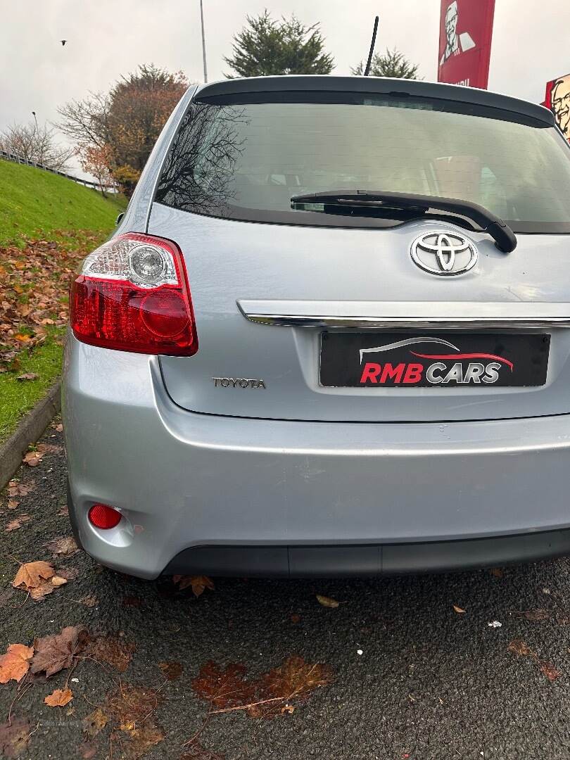 Toyota Auris HATCHBACK in Down