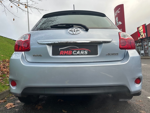 Toyota Auris HATCHBACK in Down