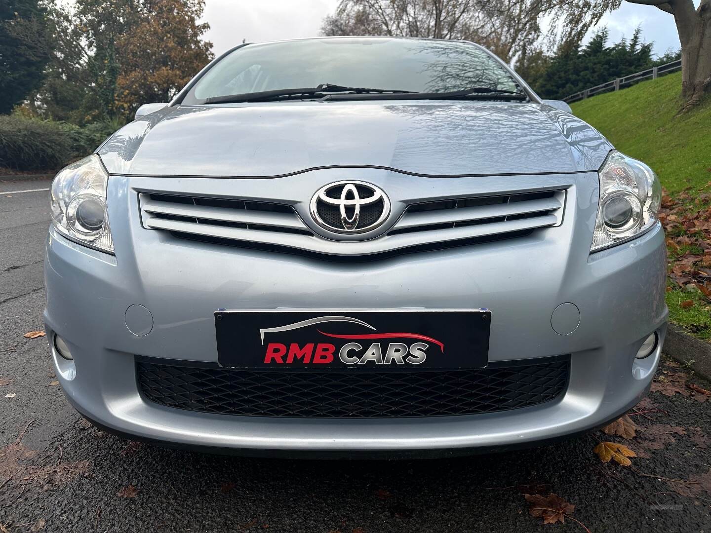 Toyota Auris HATCHBACK in Down