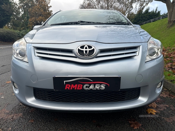 Toyota Auris HATCHBACK in Down