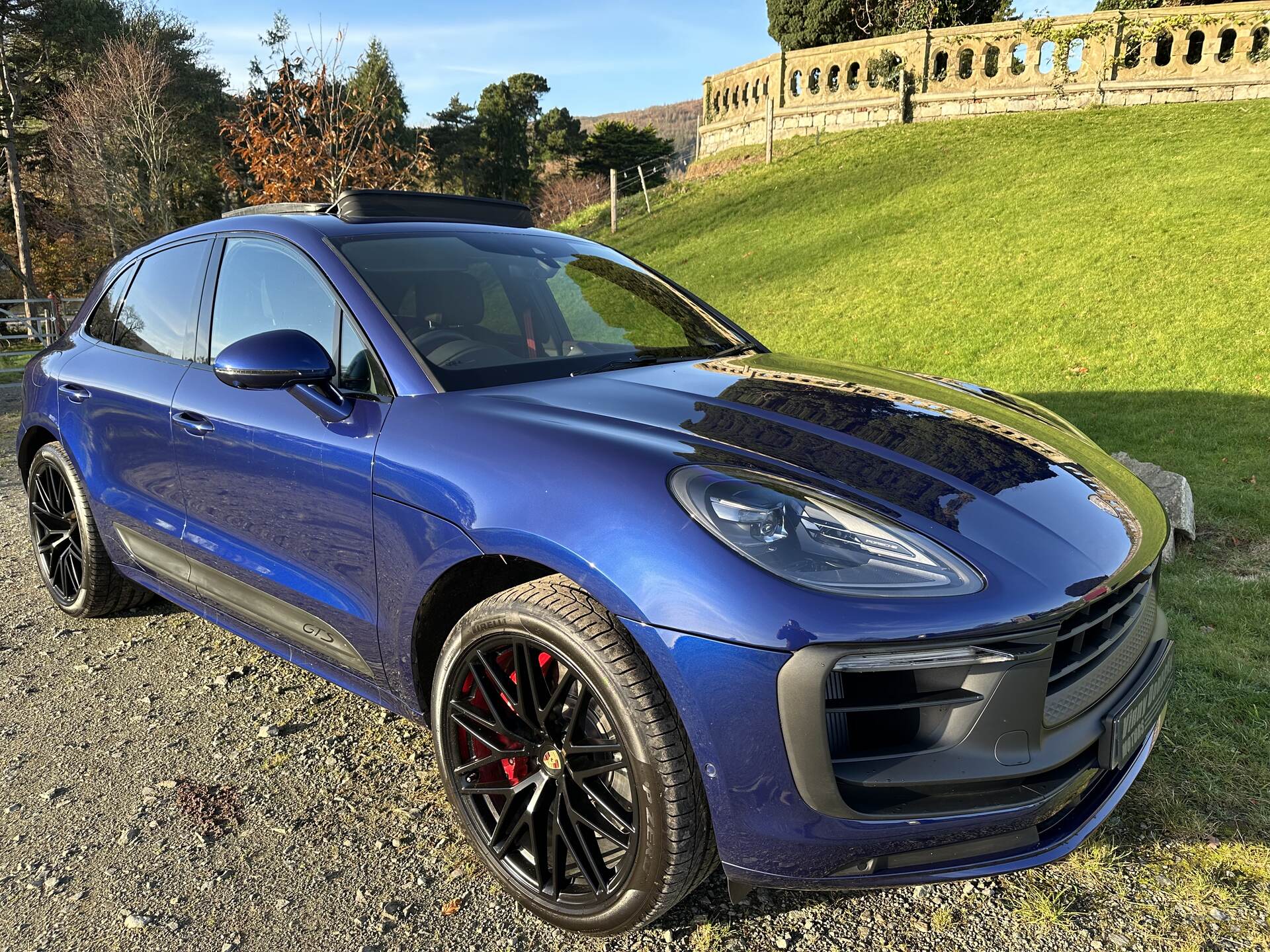 Porsche Macan ESTATE in Down