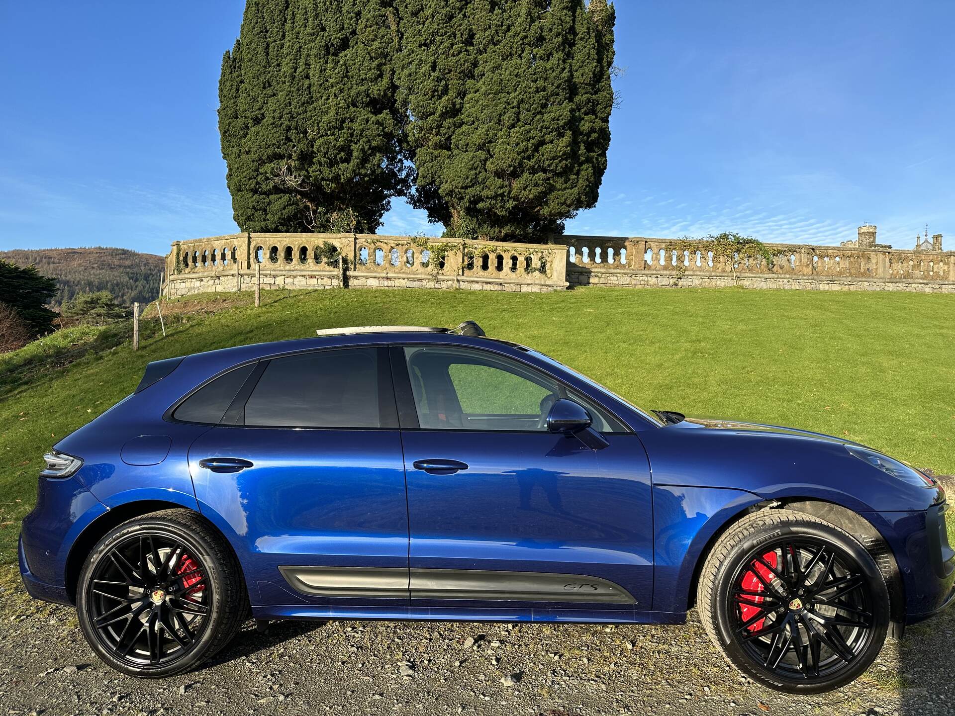 Porsche Macan ESTATE in Down