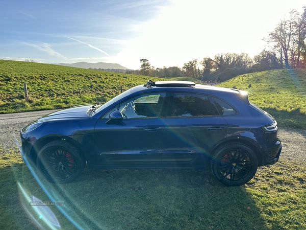 Porsche Macan ESTATE in Down