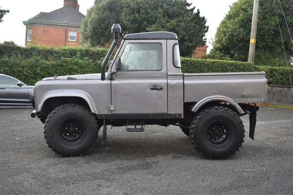 Land Rover Defender 2.5 4CYL REG 3d 66 BHP in Down