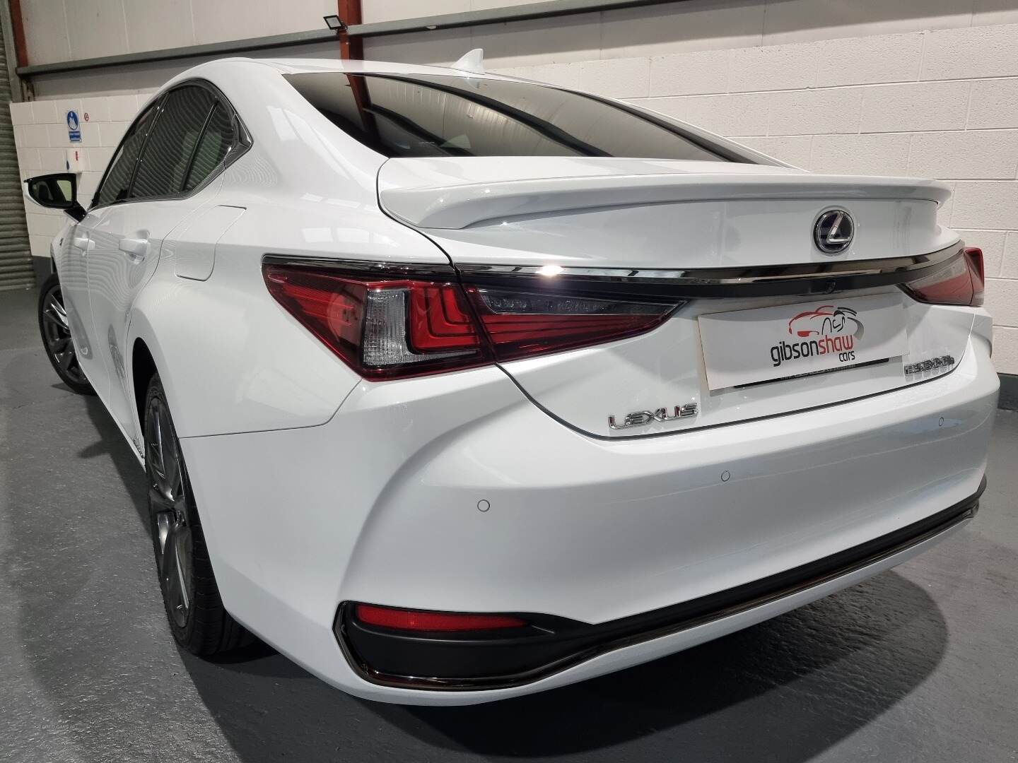 Lexus ES SALOON in Antrim