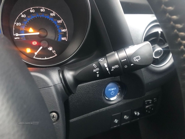 Toyota Auris 1.8 VVT-I DESIGN 5d 135 BHP SAT NAV AND REVERSING CAMERA in Antrim