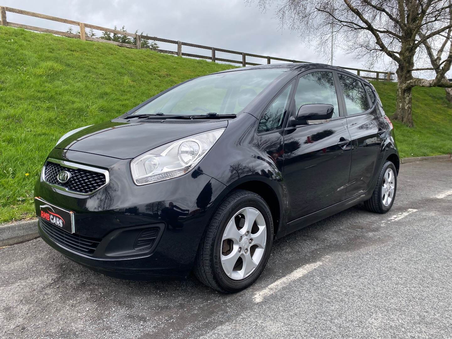 Kia Venga HATCHBACK in Down