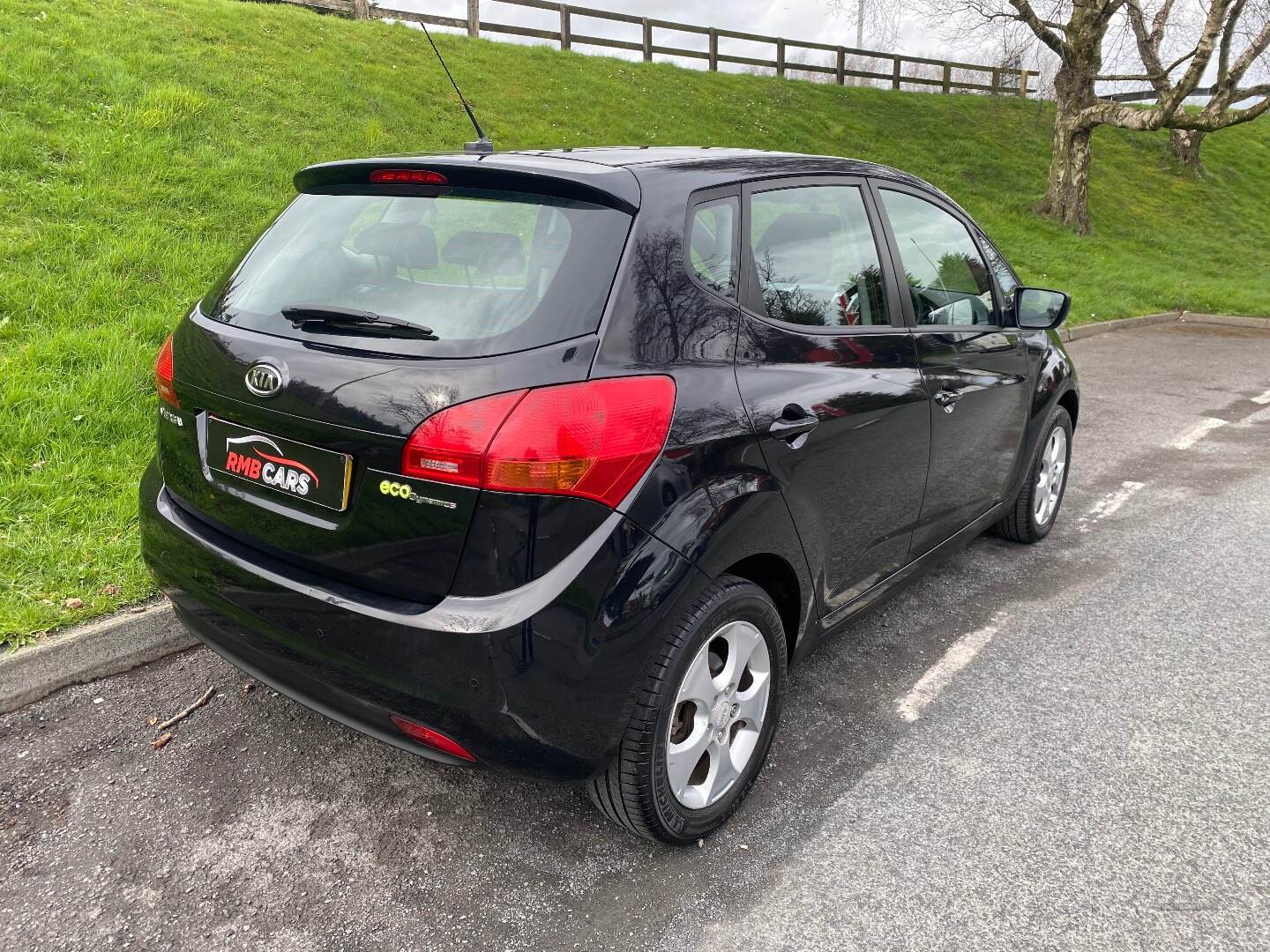 Kia Venga HATCHBACK in Down