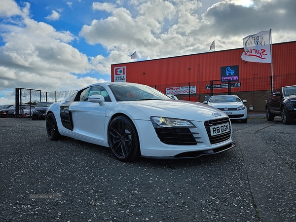 Audi R8 COUPE in Down