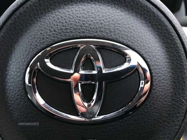 Toyota Yaris ICON FHEV in Down