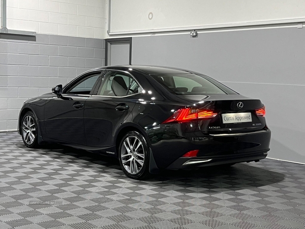 Lexus IS-Series 300 2.5 E-CVT Euro 6 (s/s) 4dr in Derry / Londonderry
