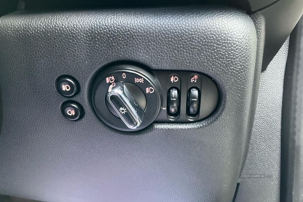 MINI Hatch Cooper Manual Transmission, Parking Sensors, Stylish Interior, Fog Lights, Fully Serviced, Keyless Start, USB Connectivity in Derry / Londonderry