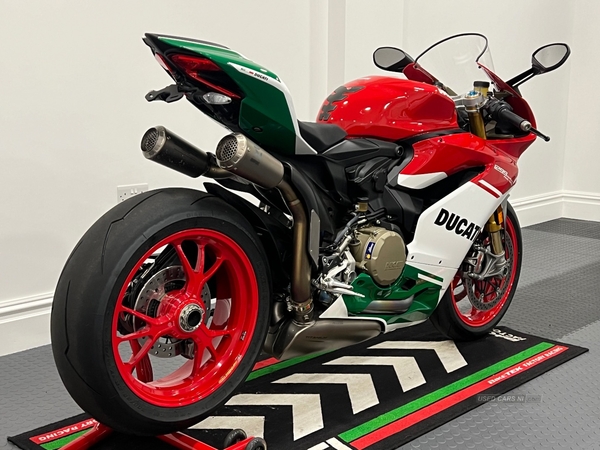 Ducati Panigale 1299r final edition in Down