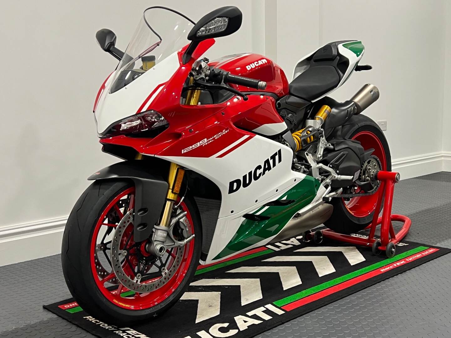 Ducati Panigale 1299r final edition in Down