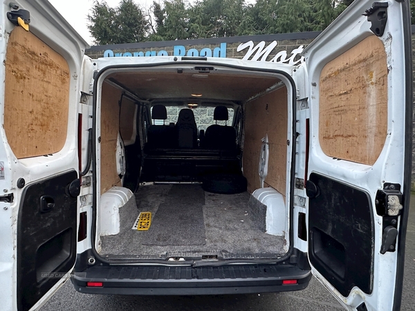 Renault Trafic dCi ENERGY 28 Business+ in Tyrone