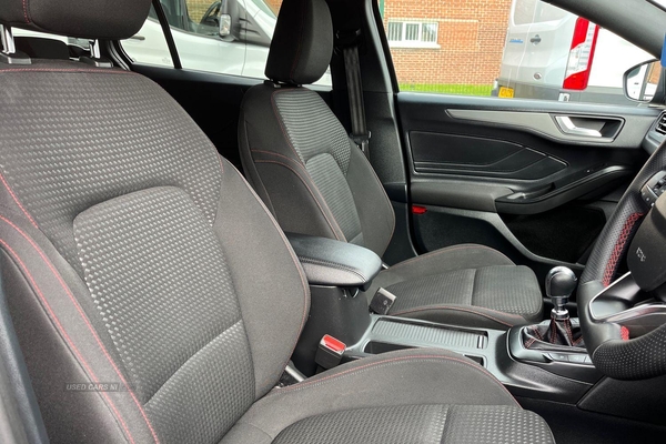 Ford Focus ST-LINE STYLE, Apple Car Play, Android Auto, Sat Nav, Reverse Camera & Parking Sensors, Keyless Entry & Start, LED lights, Automatic Lights in Derry / Londonderry