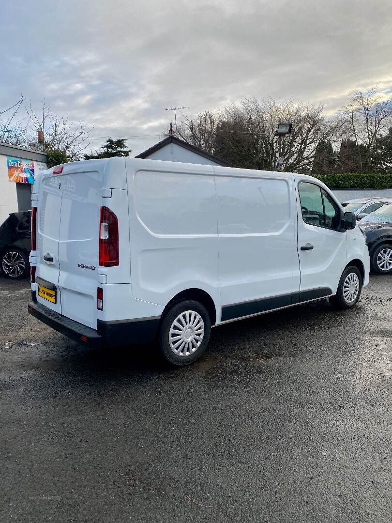 Renault Trafic SWB DIESEL in Down