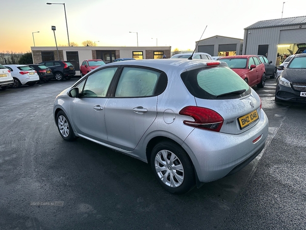 Peugeot 208 ACCESS HDI in Down