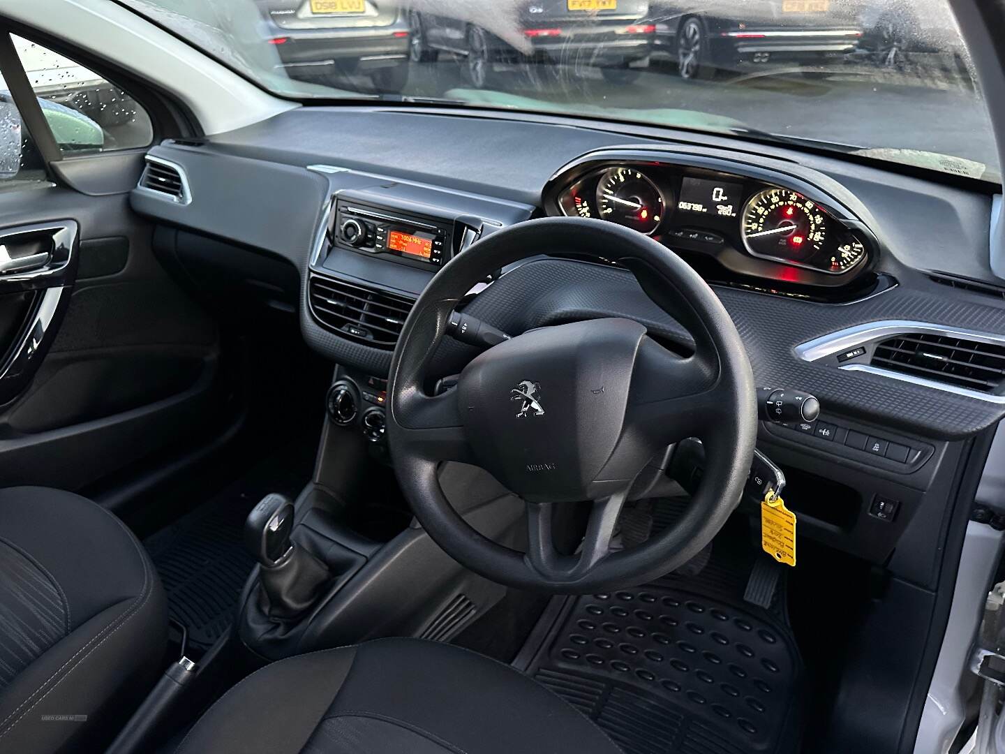 Peugeot 208 ACCESS HDI in Down