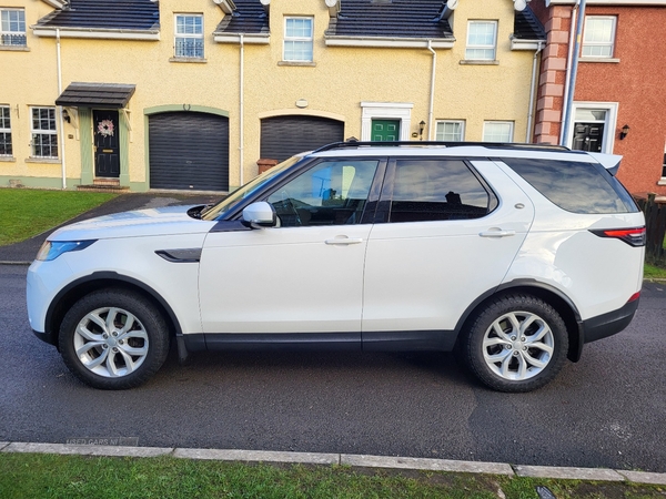Land Rover Discovery 3.0 TD6 SE 5dr Auto in Down