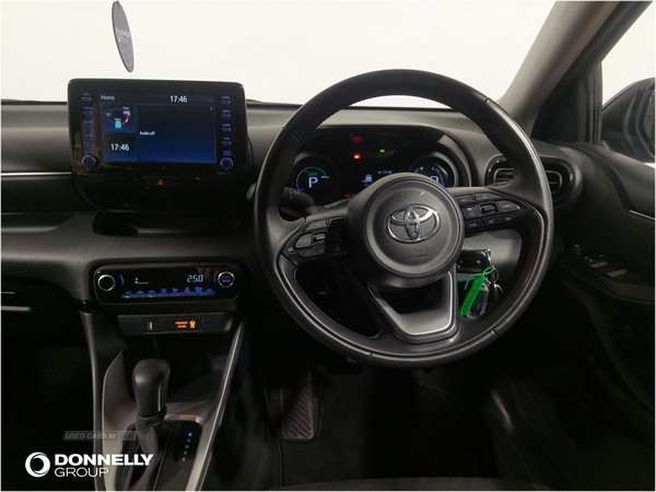 Toyota Yaris 1.5 Hybrid Design 5dr CVT in Derry / Londonderry
