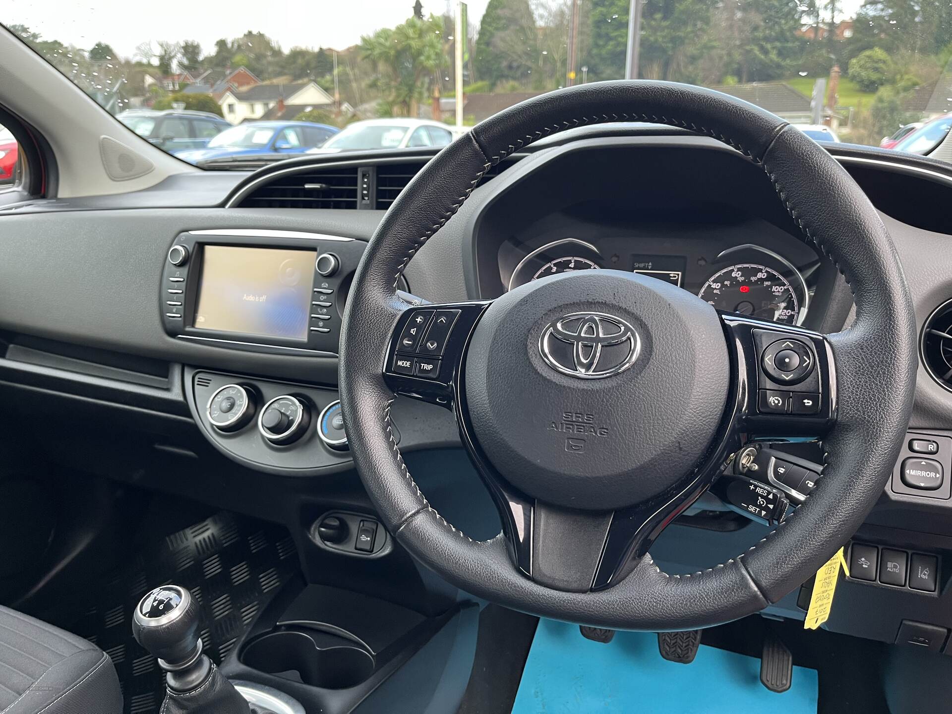 Toyota Yaris HATCHBACK in Down