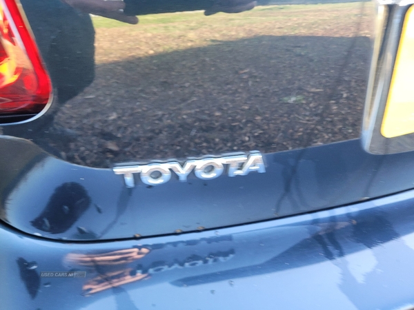 Toyota Auris HATCHBACK in Down