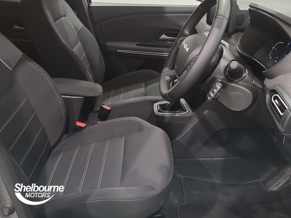 Dacia Jogger 1.6 HEV Extreme SE 5dr Auto Estate in Down