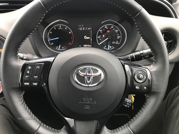 Toyota Yaris VVT-I ICON TECH in Down