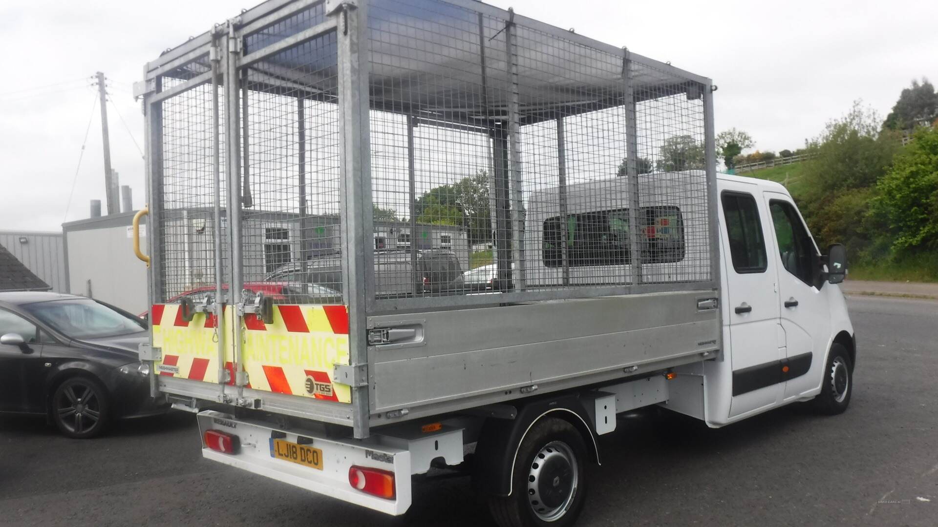 Renault CREW CAB TIPPER WITH ALUMINIUM DROPSIDES - CAGED in Down