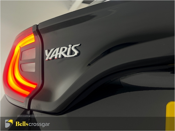 Toyota Yaris 1.5 Hybrid Design 5dr CVT in Down